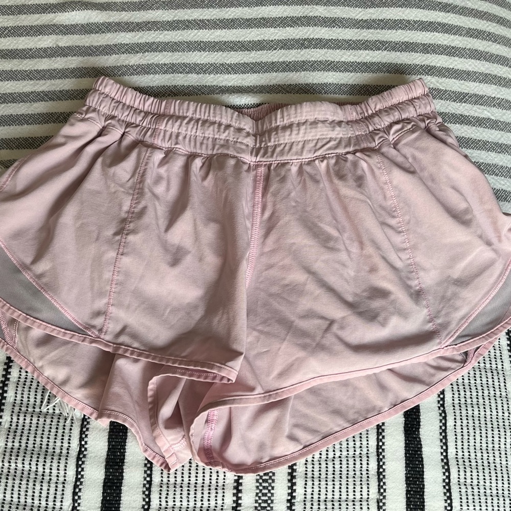 Lululemon Hotty Hot Low Rise shorts
